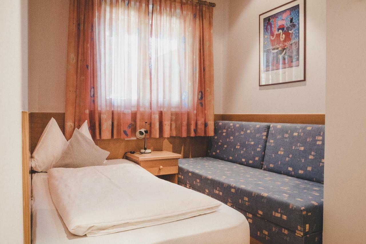Guesthouse Christine Марленго Екстериор снимка